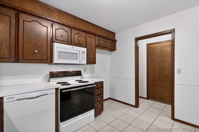 3321 Tuxedo B, Bartlesville, OK 74006