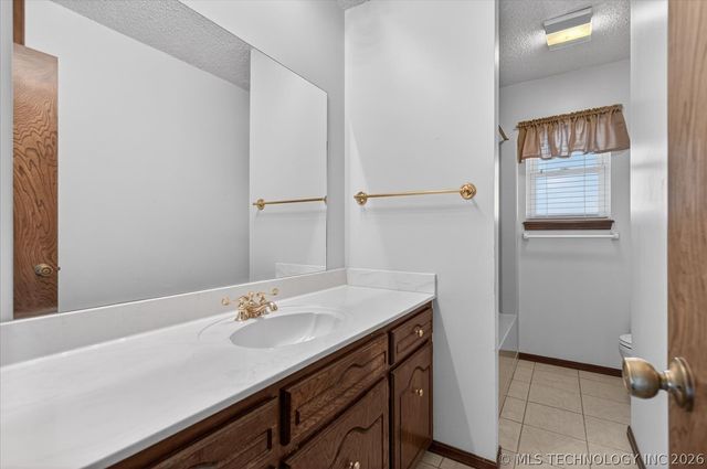 3321 Tuxedo B, Bartlesville, OK 74006