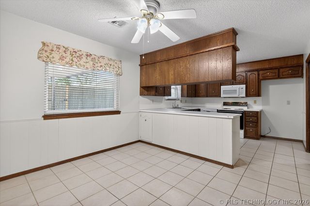 3321 Tuxedo B, Bartlesville, OK 74006