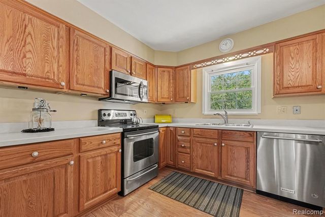 1628 Oneida Trail, Lake Orion, MI 48362