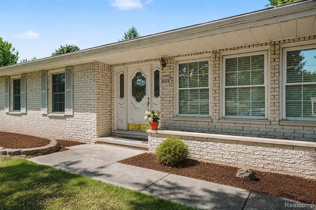 1628 Oneida Trail, Lake Orion, MI 48362