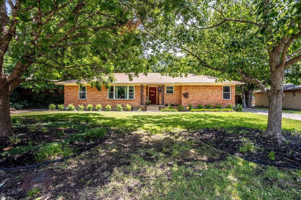 124 MARTIN Drive, Lancaster, TX 75146