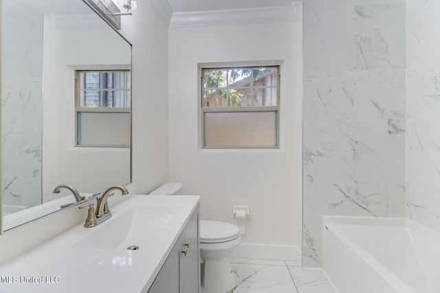 175 Saint Charles Avenue, Biloxi, MS 39530