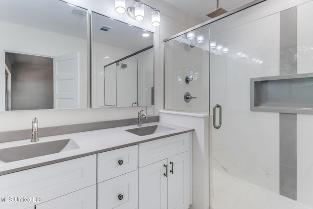 175 Saint Charles Avenue, Biloxi, MS 39530