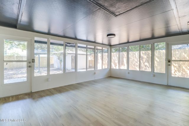 175 Saint Charles Avenue, Biloxi, MS 39530