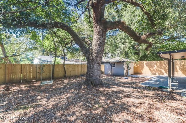 175 Saint Charles Avenue, Biloxi, MS 39530