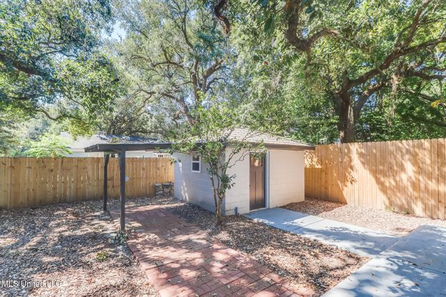 175 Saint Charles Avenue, Biloxi, MS 39530