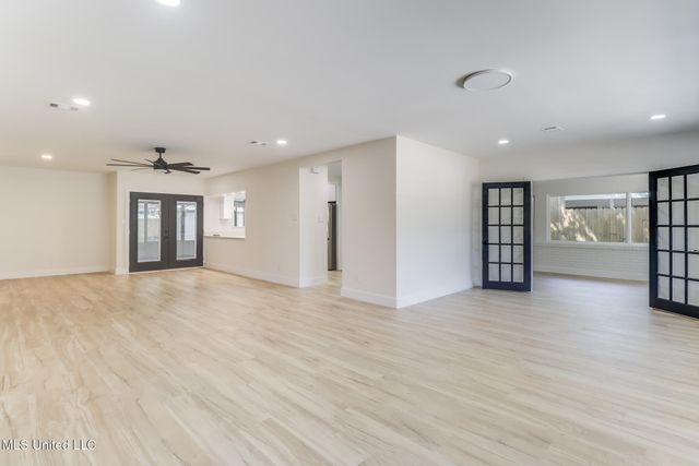 175 Saint Charles Avenue, Biloxi, MS 39530