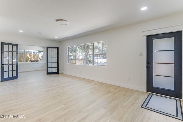 175 Saint Charles Avenue, Biloxi, MS 39530