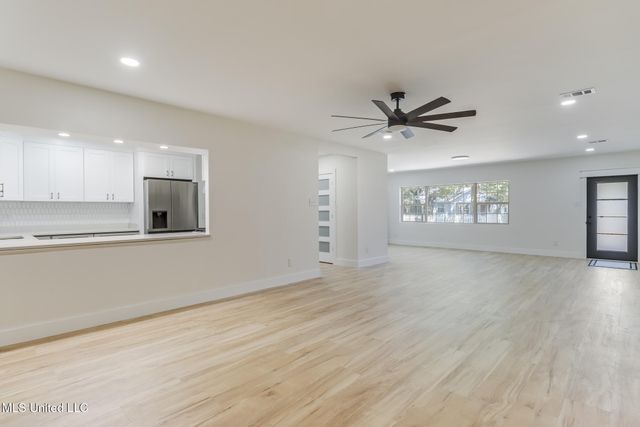 175 Saint Charles Avenue, Biloxi, MS 39530