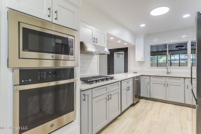 175 Saint Charles Avenue, Biloxi, MS 39530