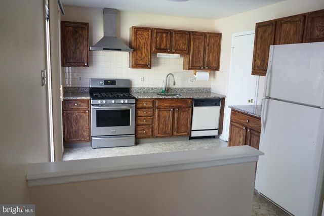 906 ROBERTS LN, Marlton, NJ 08053