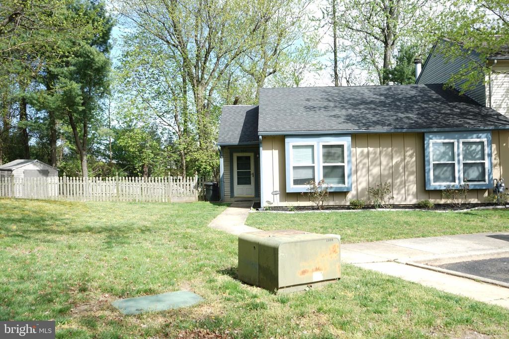 906 ROBERTS LN, Marlton, NJ 08053