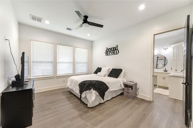 1607 Avenue E, Danbury, TX 77534