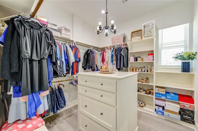 1607 Avenue E, Danbury, TX 77534