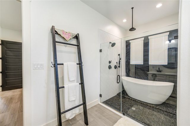 1607 Avenue E, Danbury, TX 77534