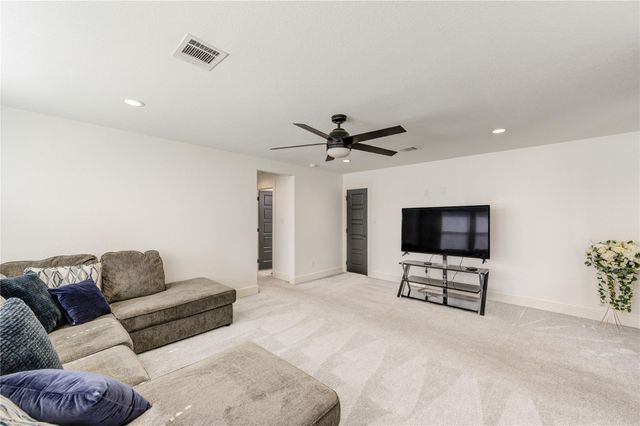 1607 Avenue E, Danbury, TX 77534