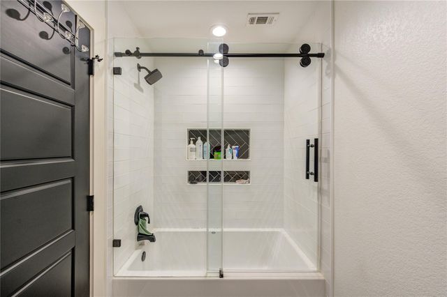 1607 Avenue E, Danbury, TX 77534