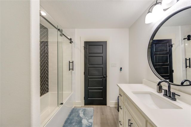 1607 Avenue E, Danbury, TX 77534