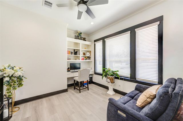 1607 Avenue E, Danbury, TX 77534