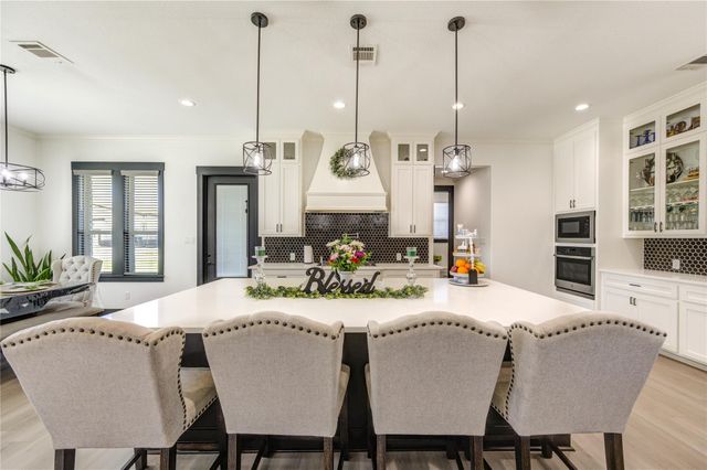 1607 Avenue E, Danbury, TX 77534