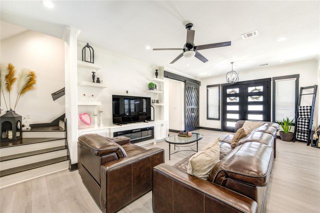 1607 Avenue E, Danbury, TX 77534