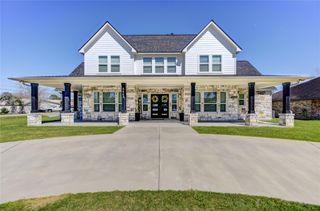 1607 Avenue E, Danbury, TX 77534