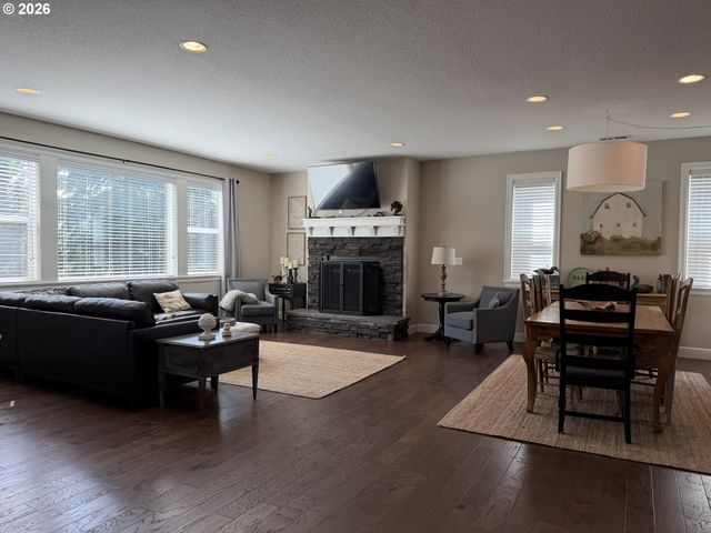 2491 SATTER St, West Linn, OR 97068