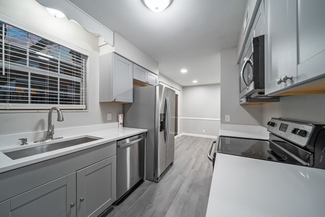 5510 Country Dr Apt 12, Nashville, TN 37211