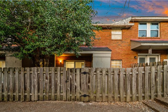 5510 Country Dr Apt 12, Nashville, TN 37211