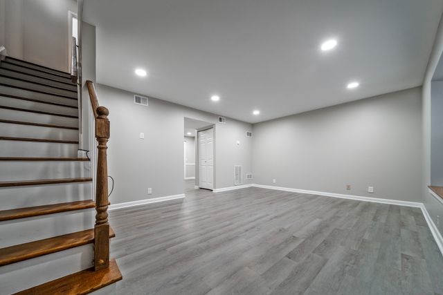 5510 Country Dr Apt 12, Nashville, TN 37211