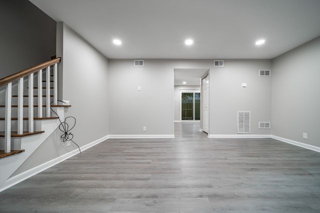 5510 Country Dr Apt 12, Nashville, TN 37211