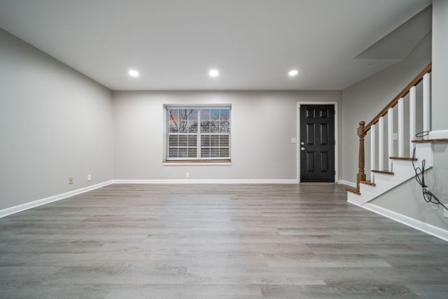 5510 Country Dr Apt 12, Nashville, TN 37211