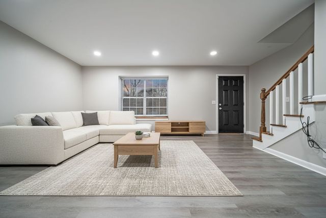 5510 Country Dr Apt 12, Nashville, TN 37211