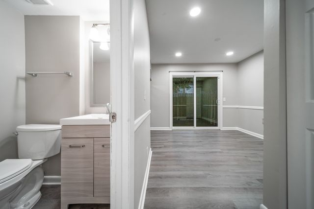 5510 Country Dr Apt 12, Nashville, TN 37211