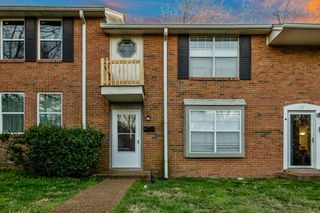 5510 Country Dr Apt 12, Nashville, TN 37211