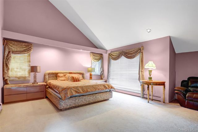 4 Verity Lane, Roslyn, NY 11576