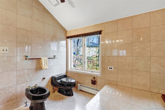 4 Verity Lane, Roslyn, NY 11576