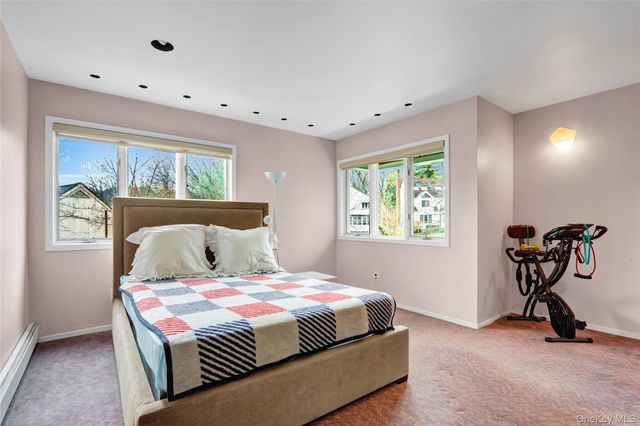 4 Verity Lane, Roslyn, NY 11576