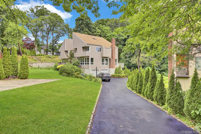 4 Verity Lane, Roslyn, NY 11576
