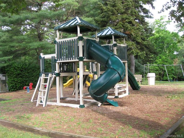 4 Verity Lane, Roslyn, NY 11576