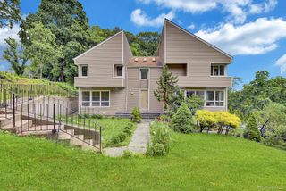 4 Verity Lane, Roslyn, NY 11576