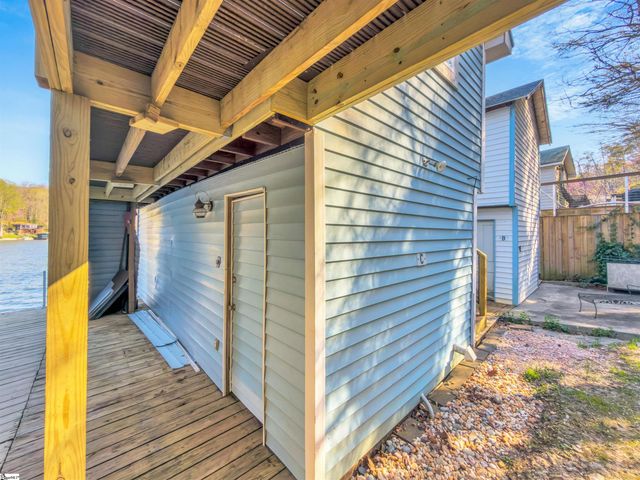 1700 W Lakeshore Drive, Landrum, SC 29356