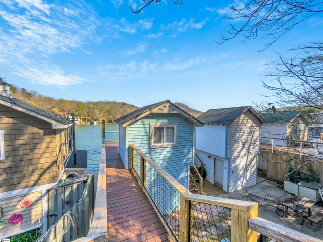 1700 W Lakeshore Drive, Landrum, SC 29356