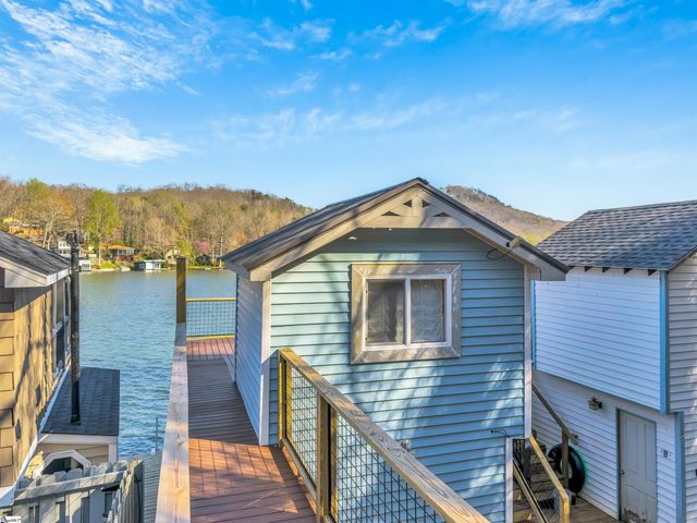 1700 W Lakeshore Drive, Landrum, SC 29356