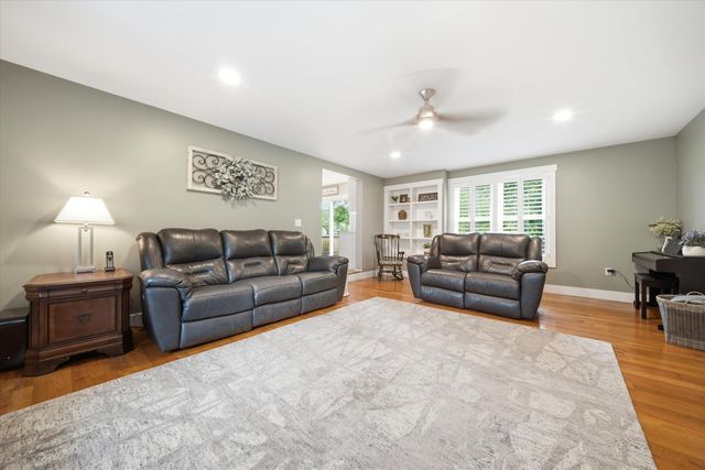 69 Mallard Point Road, Merrimack, NH 03054