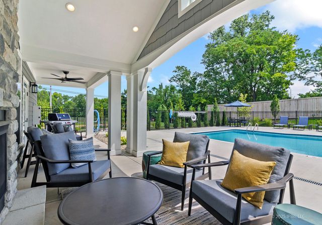 2112 Darilyn Drive, Grove City, OH 43123