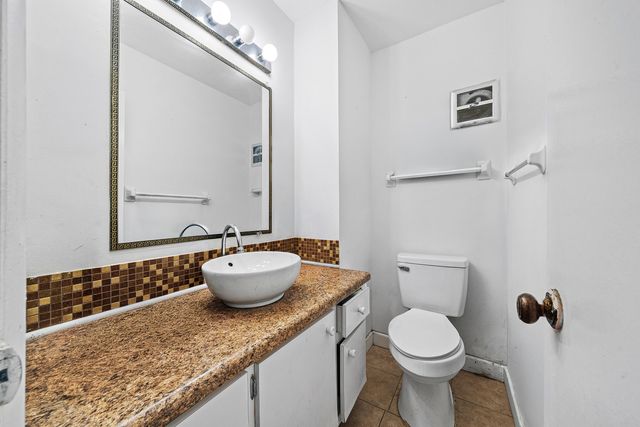315 CIRCLE Drive S 201, Boynton Beach, FL 33435