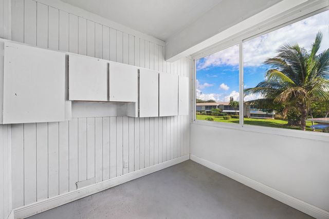 315 CIRCLE Drive S 201, Boynton Beach, FL 33435