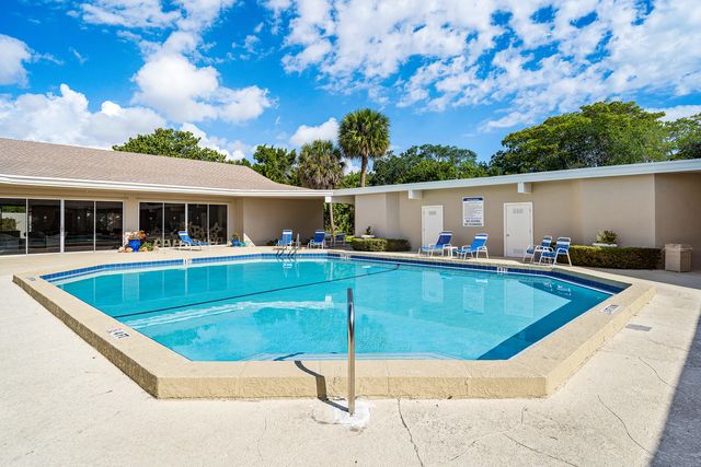315 CIRCLE Drive S 201, Boynton Beach, FL 33435